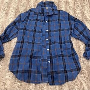 blue and black plaid button long sleeve flannel
